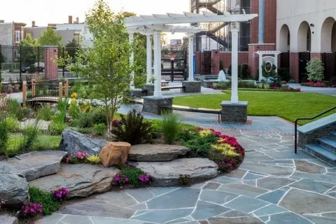 COMMERCIAl lANDSCAPING